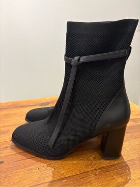 Cosy Island Amber Glow Square Toe Heeled Ankle Boots Size 6.5